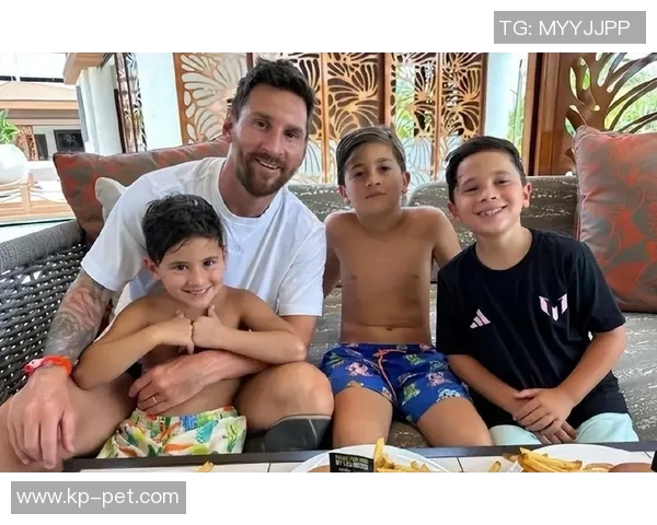 球迷投票：最受欢迎球员居然不是梅西C罗