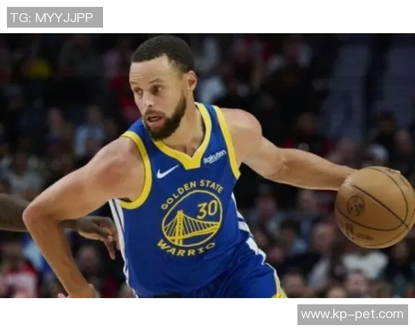 库里最新评分公布引热议：是个人巅峰表现还是状态低迷的信号